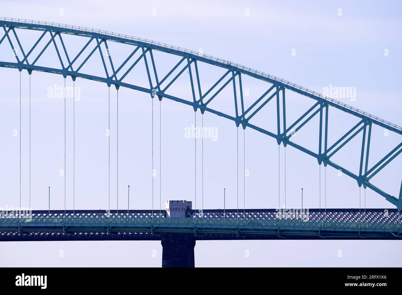 Wigg Island, Widnes - si affaccia sul fiume Mersey e sul Silver Jubilee Bridge Foto Stock