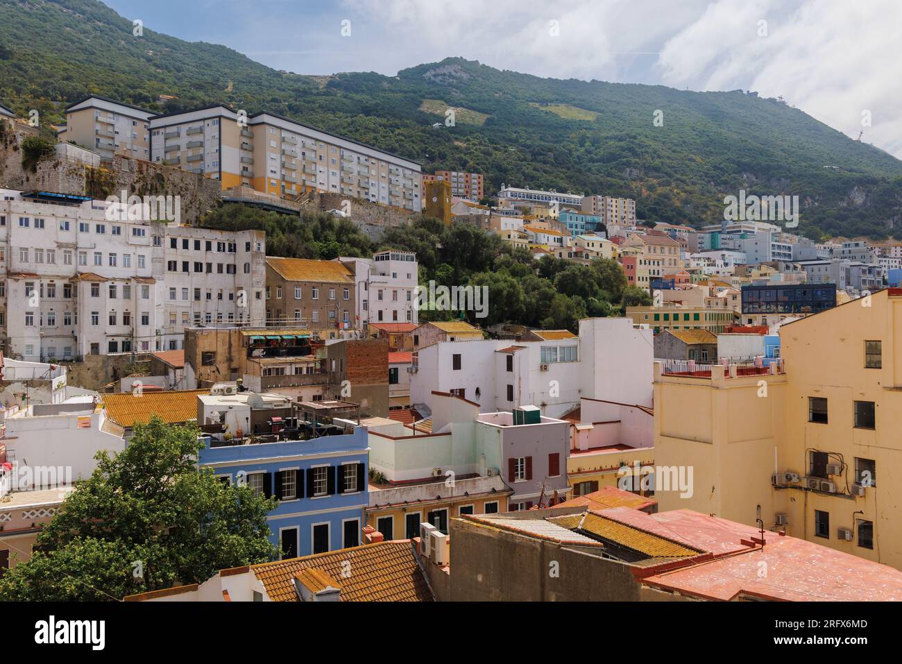 Gibilterra. Densità urbana. Mix di stili architettonici nella città vecchia. Foto Stock