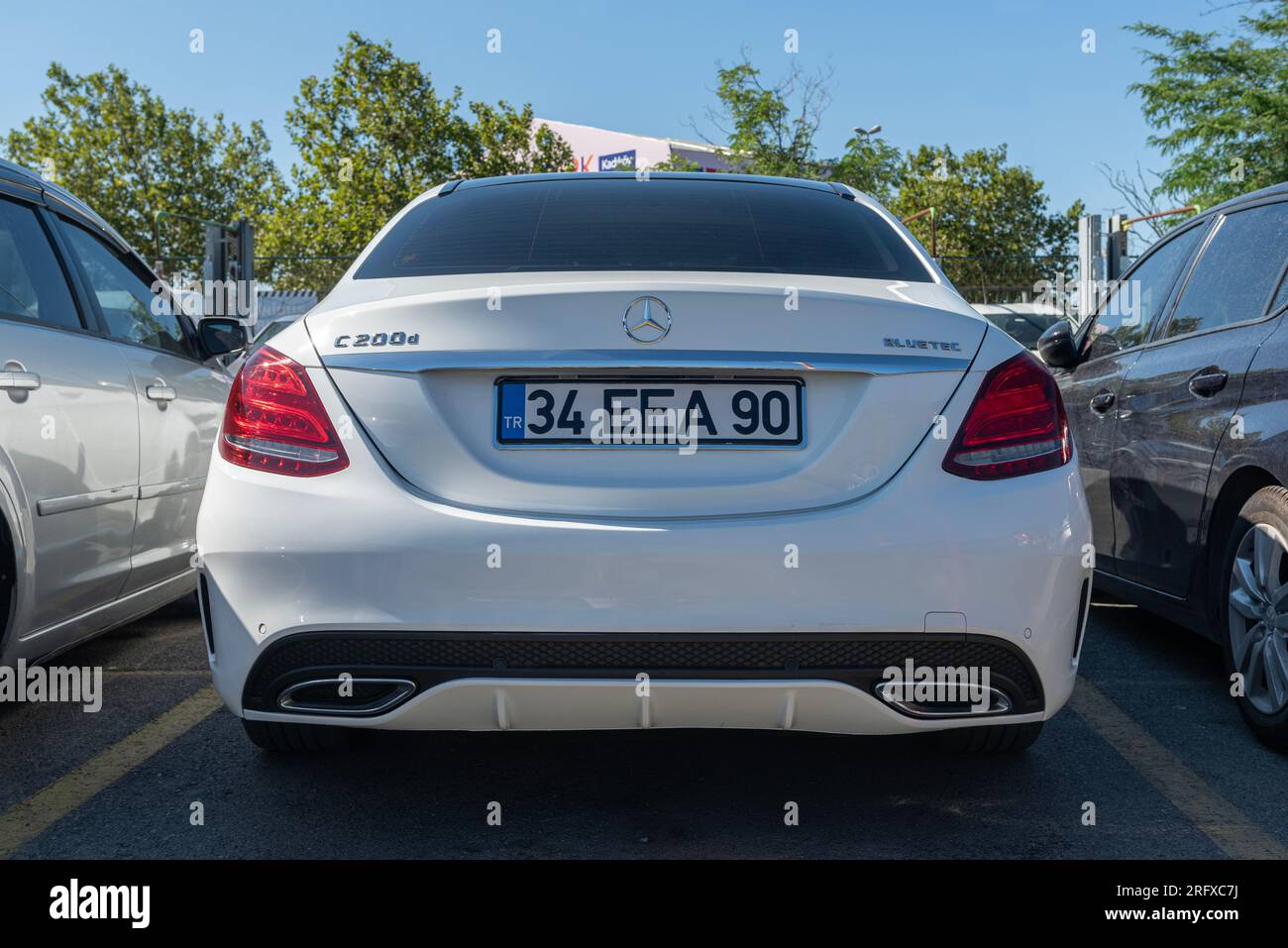 ISTANBUL - 3 AGOSTO 2013: Mercedes-Benz C200D. C-Class è una linea di auto executive compatte prodotte dalla Daimler AG. Foto Stock