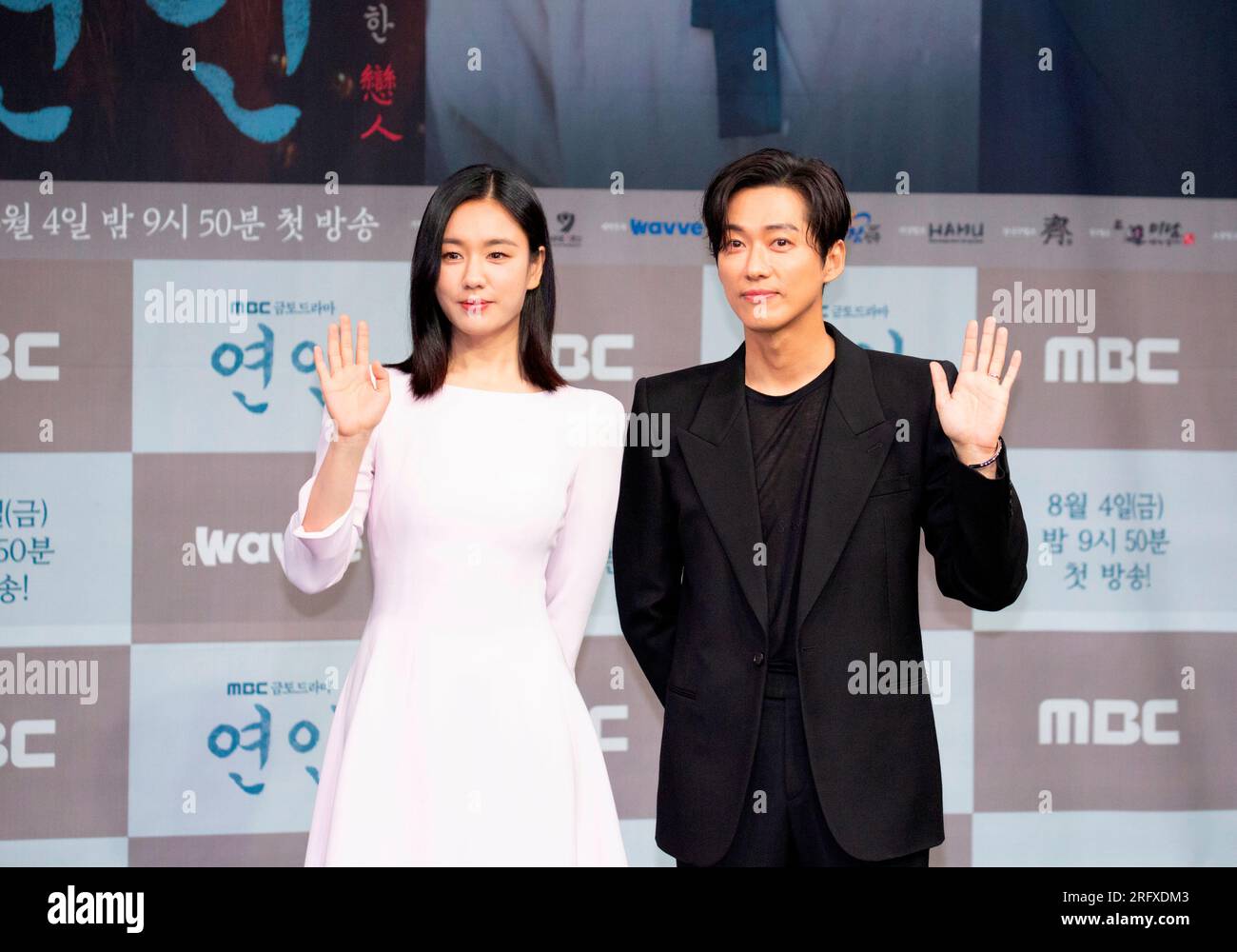 Ahn Eun-Jin e Namkoong min, 4 agosto 2023: I membri del cast Ahn Eun-Jin (L) e Namkoong min partecipano a una conferenza stampa per il dramma televisivo della MBC 'My Dearest' al MBC di Seoul, Corea del Sud. Il nuovo dramma ruota intorno a due amanti durante l'invasione Qing di Joseon nel XVII secolo. Crediti: Lee Jae-won/AFLO/Alamy Live News Foto Stock