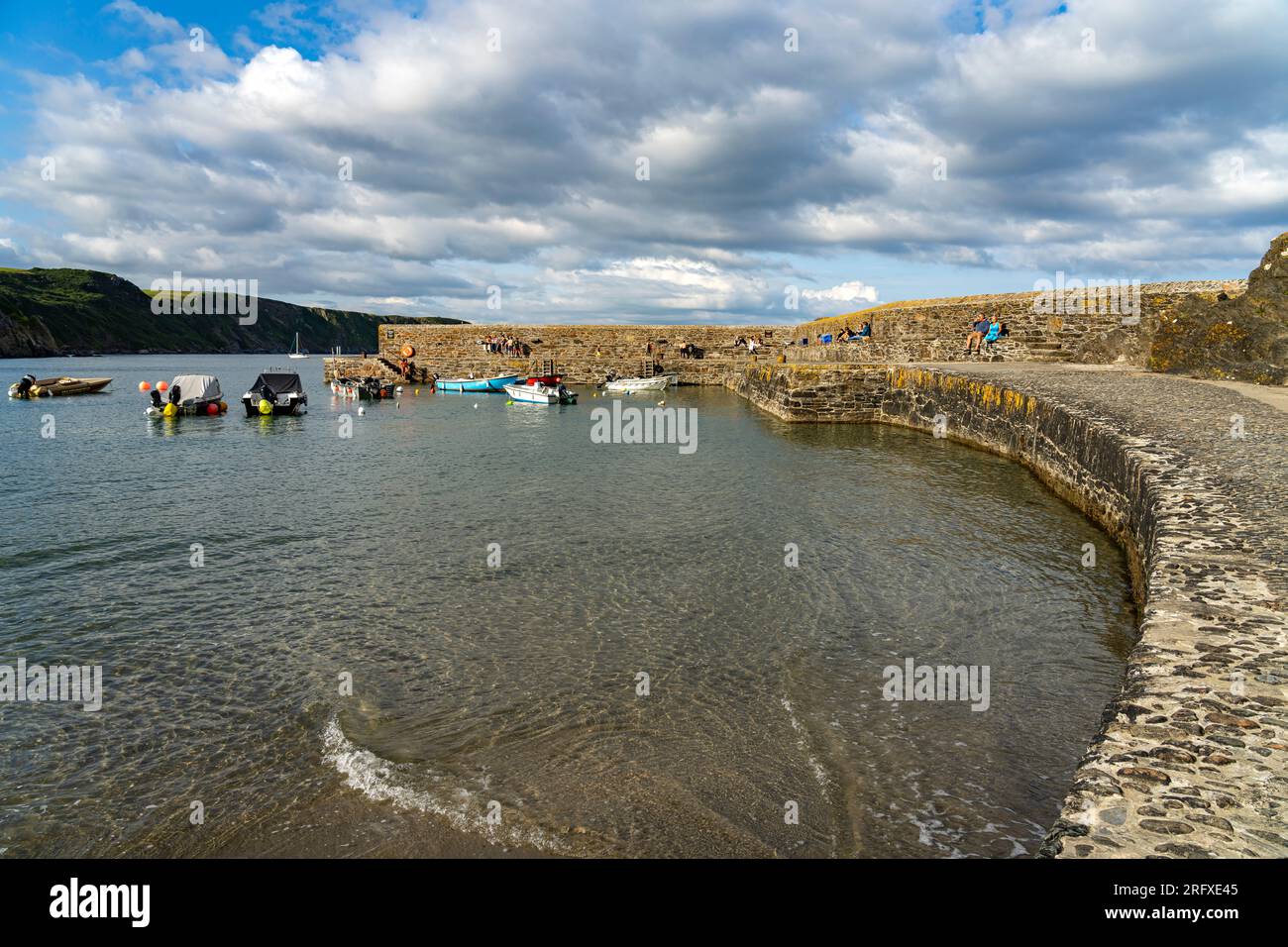 Hafenmauer von Gorran Haven, St Goran, Cornovaglia, Inghilterra, Großbritannien, Europa | muro del porto a Gorran Haven, St Goran, Cornovaglia, Inghilterra, United Foto Stock