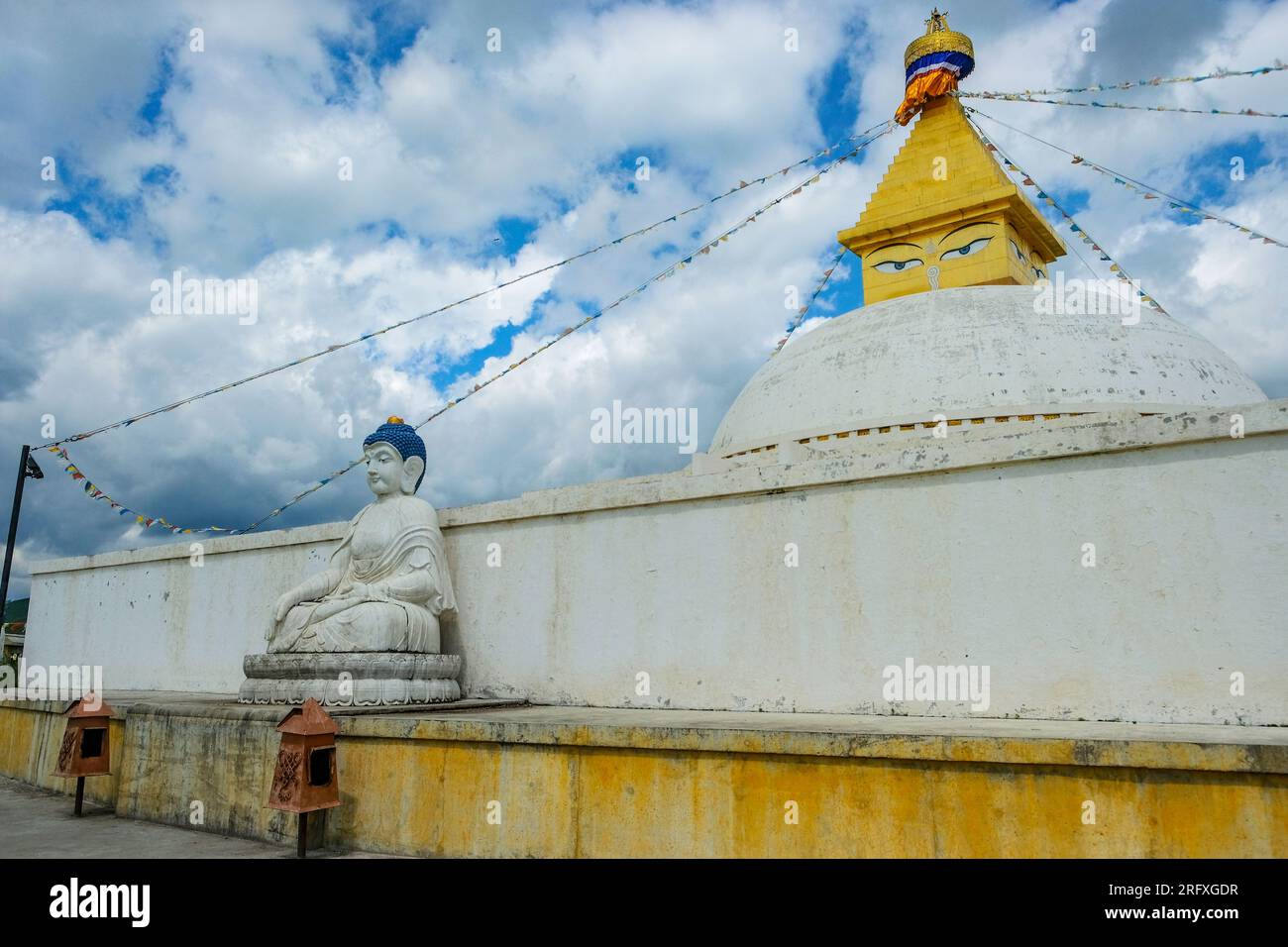 Erdenet, Mongolia - 18 luglio 2023: Stupa nel monastero Amarbayasgalant nella provincia di Selenge, Erdenet, Mongolia. Foto Stock