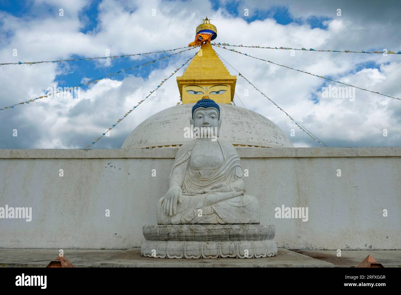 Erdenet, Mongolia - 18 luglio 2023: Stupa nel monastero Amarbayasgalant nella provincia di Selenge, Erdenet, Mongolia. Foto Stock