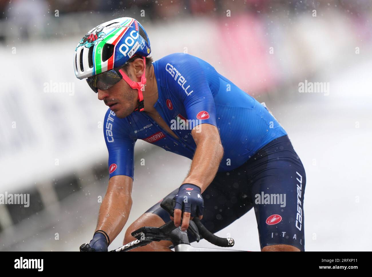 L'italiano Alberto Bettiol durante la gara maschile Elite Road Race il quarto giorno dei Campionati del mondo di ciclismo UCI 2023 a Glasgow. Data foto: Domenica 6 agosto 2023. Foto Stock
