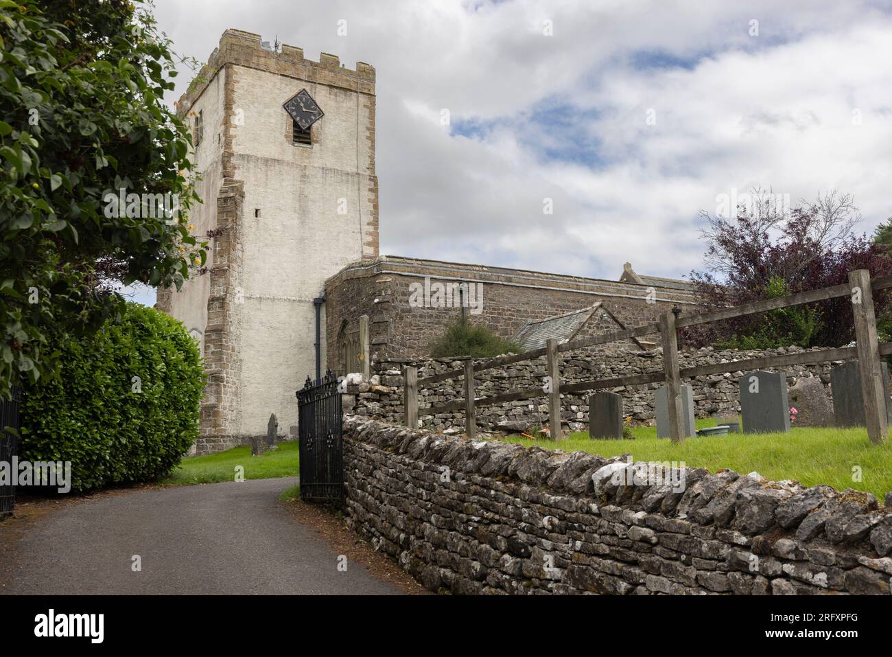 Ingresso alla chiesa di tutti i Santi di Orton. Westmorland Foto Stock