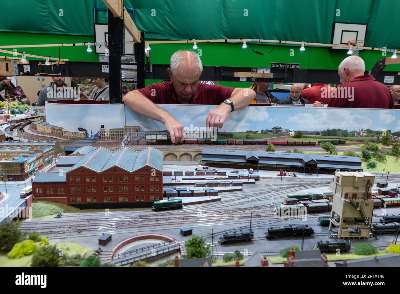 James Street mostra di modello ferroviario a scartamento N in mostra in una mostra di modellini ferroviari a Essex, Regno Unito. Grande ferrovia dell'era del vapore Foto Stock