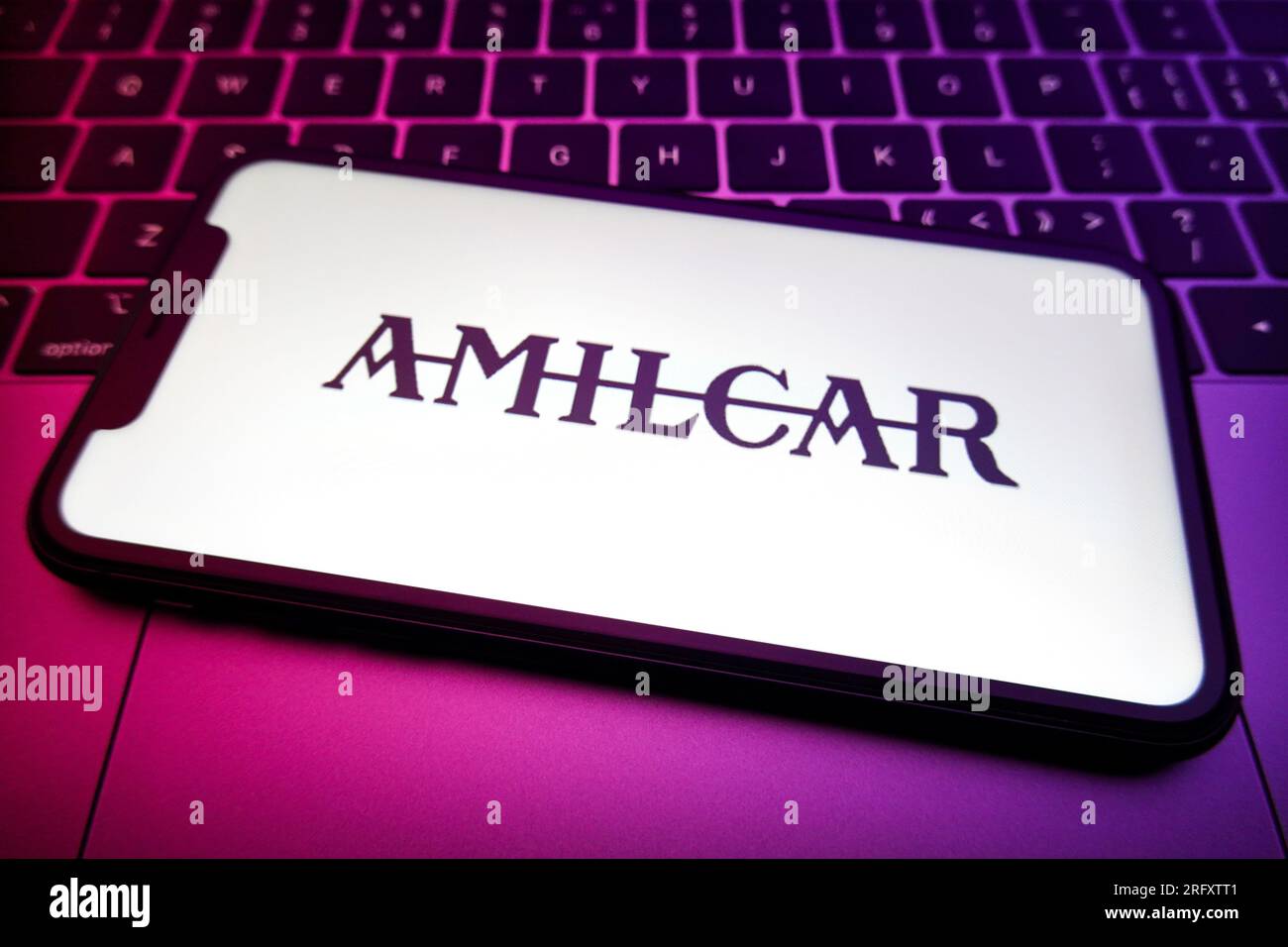 Cina. 6 agosto 2023. In questa immagine, il logo Amilcar Italiana viene visualizzato sullo schermo di uno smartphone. Amilcar Italiana è stata un'azienda automobilistica italiana attiva dal 1921 al 1940. Si è specializzata nella produzione di auto sportive e veicoli da corsa piccoli e leggeri. Nonostante la loro esistenza relativamente breve, Amilcar Italiana ha lasciato un segno notevole nell'industria automobilistica all'inizio del XX secolo. Credito: SOPA Images Limited/Alamy Live News Foto Stock