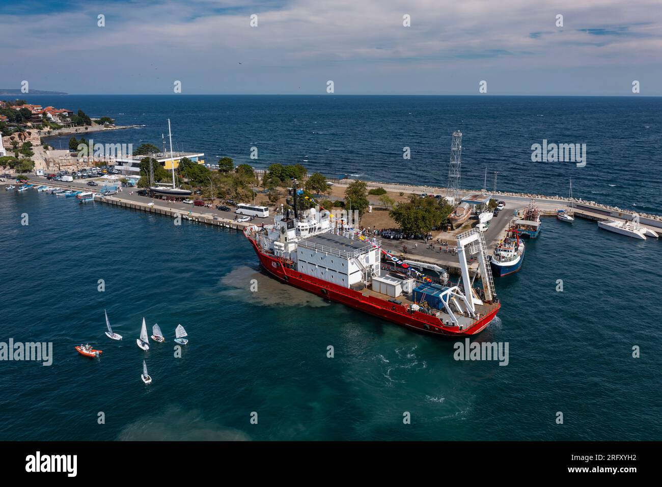 Nessebar, Burgas, Bulgaria - 08.02.2023, nave bulgara di ricerca scientifica 'St Cirillo e Metodio ormeggiavano a Nessebar Foto Stock