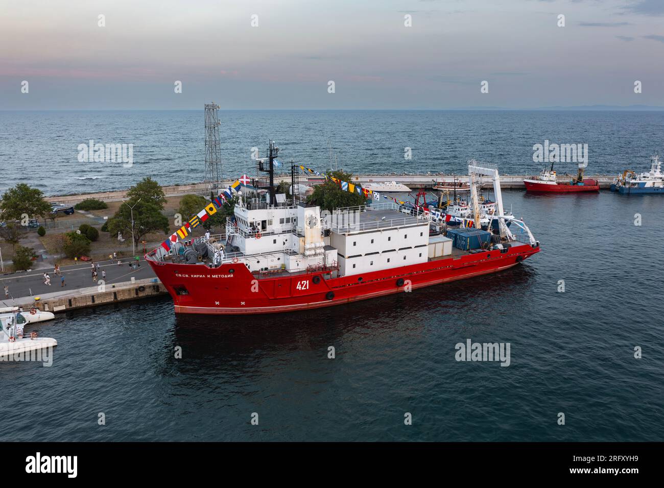 Nessebar, Burgas, Bulgaria - 08.02.2023, nave bulgara di ricerca scientifica 'St Cirillo e Metodio ormeggiavano a Nessebar Foto Stock