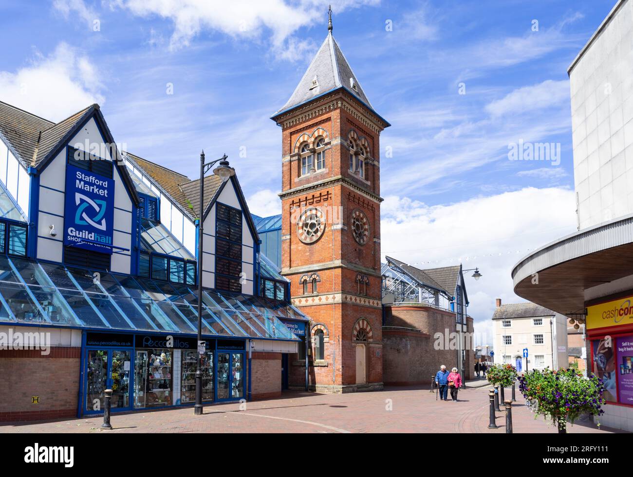 Centro di Stafford Stafford Market Hall al coperto all'interno del centro commerciale Guildhall Centro città Stafford Staffordshire Inghilterra Regno Unito Europa Foto Stock