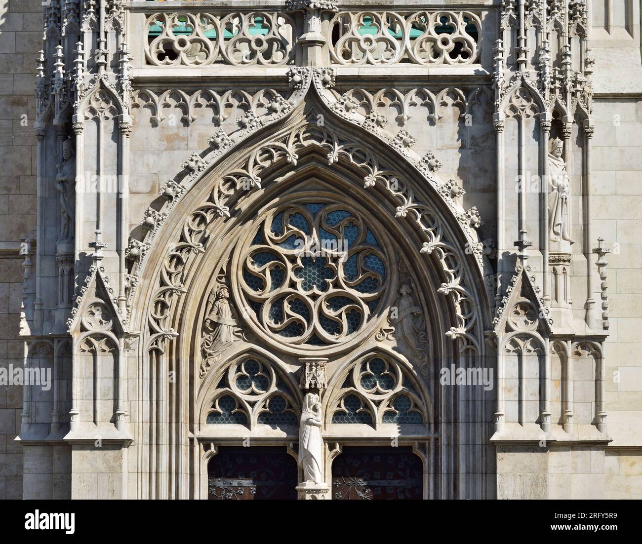 Particolare della chiesa di Mattia nel quartiere del Castello di Buda Foto Stock