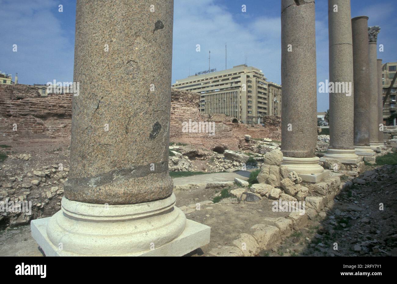 Il sito archeologico presso il Pompei Pillar Column Park nel centro della città di Alessandria sul Mar Mediterraneo in Egitto, in Nord Africa. Egitto, Foto Stock