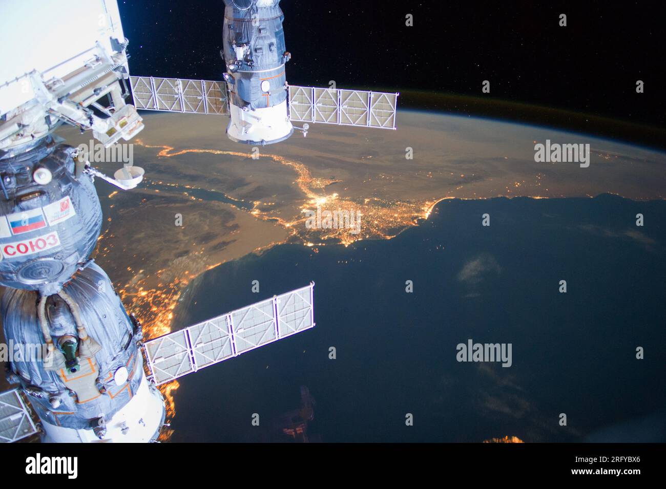 Egitto, medio Oriente e costa mediterranea viste dallo spazio di notte Foto Stock