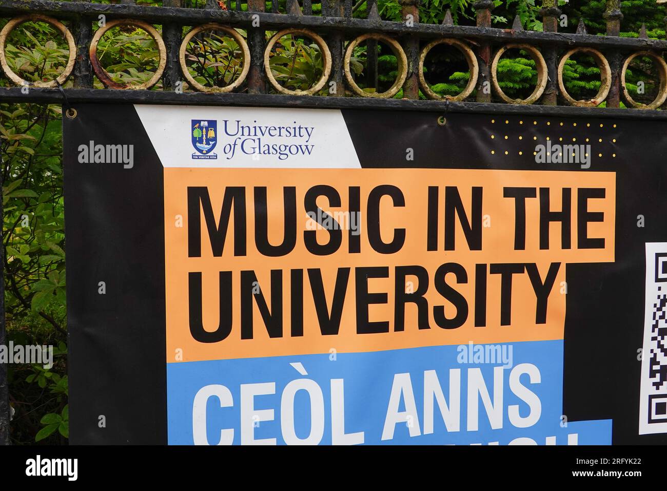 University of Glasgow, Music in the University sign in both English and Scots gaelico, University Avenue, Glasgow, Scotland, UK. Foto Stock