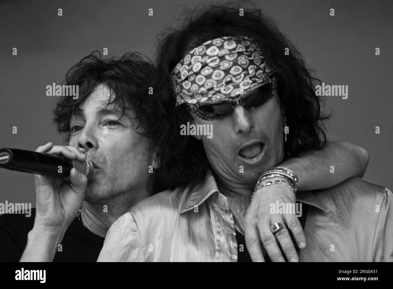 JIM RIDDICK nel ruolo di Keith Richards e RUDY COLOMBINI nel ruolo di Mick Jagger con The UNAUTHORIZED ROLLING STONES - SUMMER OF LOVE FESTIVAL (MONTEREY POP FESTIVAL) Foto Stock