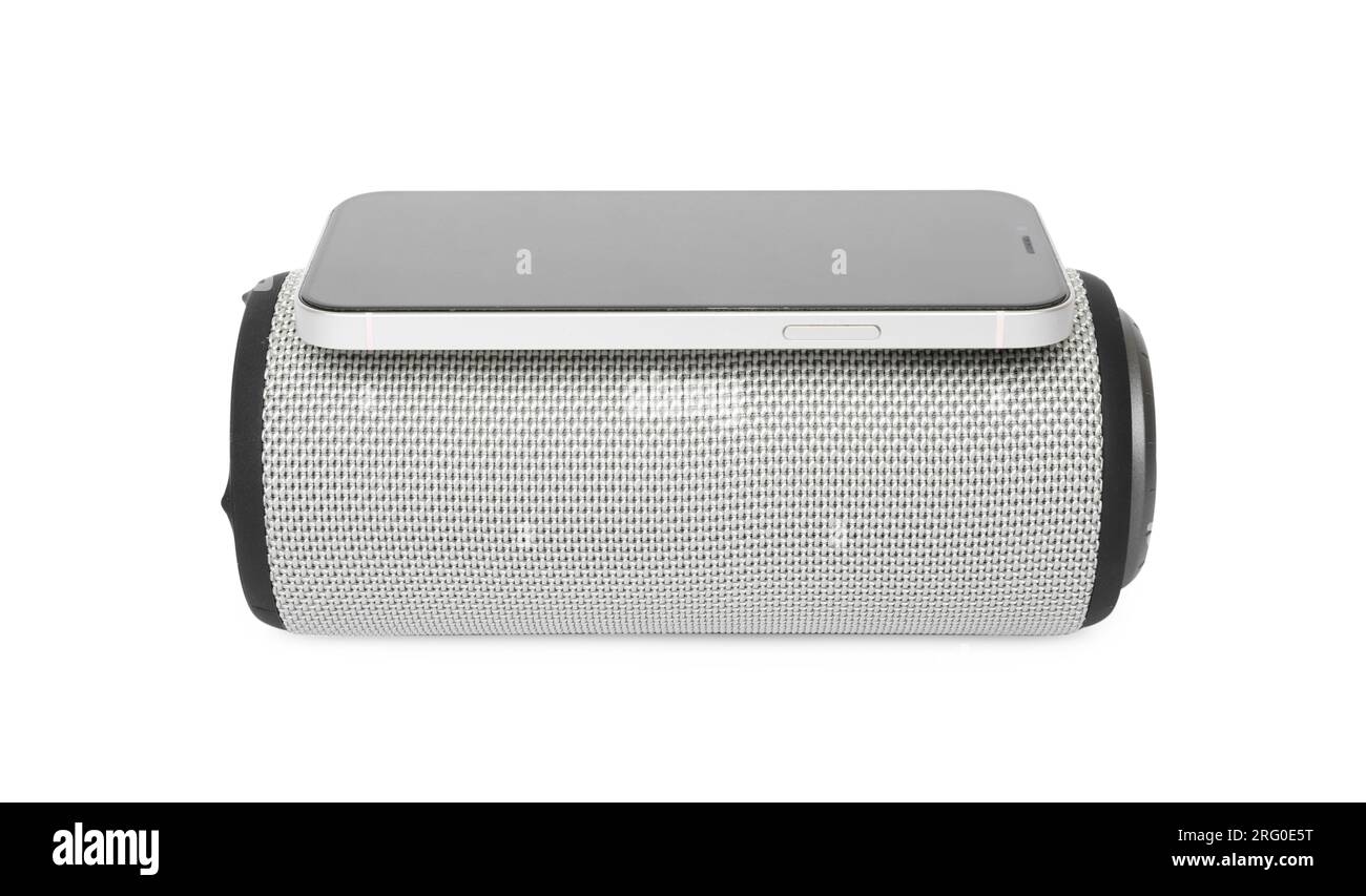 Altoparlante bluetooth portatile e smartphone isolati su bianco. Apparecchiature audio Foto Stock