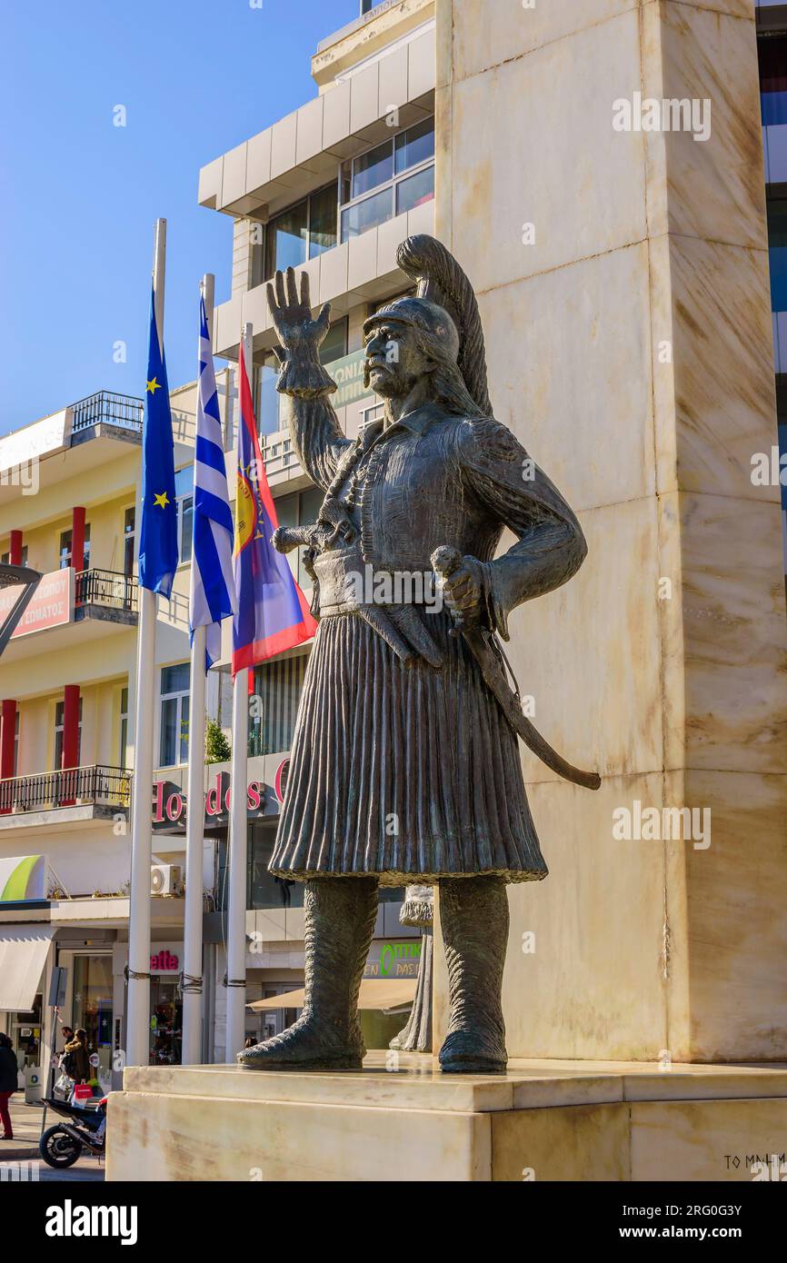 Statue e monumenti degli Eroi della guerra rivoluzionaria greca nel 1821 (la guerra d'indipendenza contro l'Impero ottomano) a Kalamata a Messeni Foto Stock