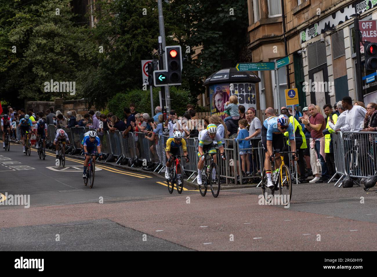 Glasgow, Scozia, Regno Unito. 6 agosto 2023. Campionati del mondo UCI - Mathieu van der Poel vince la gara su strada Elite maschile da Edimburgo a Glasgow terminando con 10 giri del circuito del centro città. Credit R.Gass/Alamy Live News Foto Stock