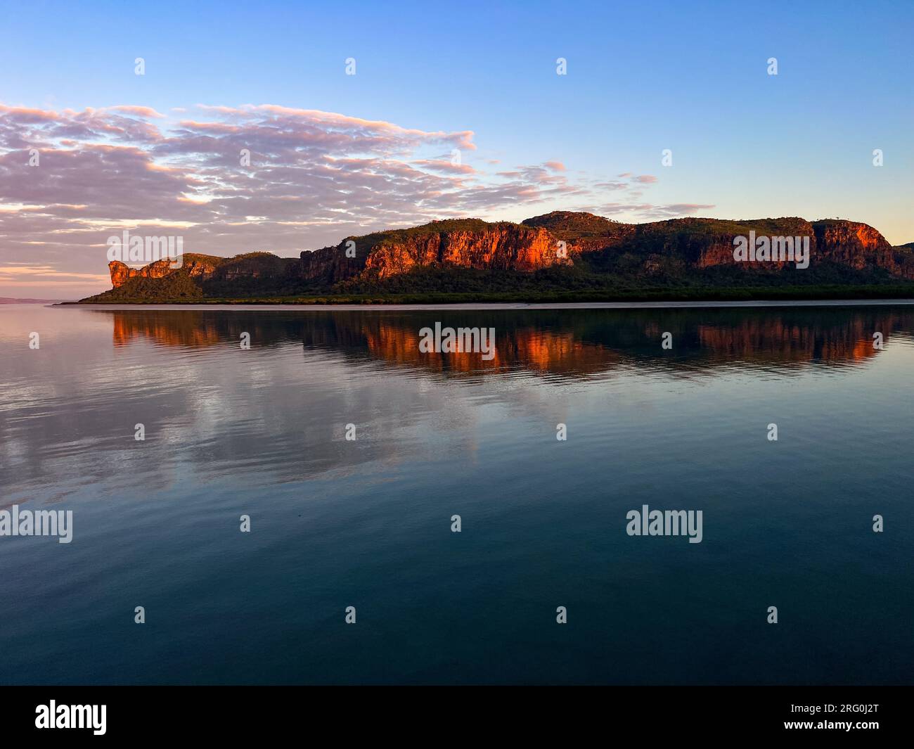 Splendide scogliere di arenaria all'alba, Hunter River Kimberley, Australia Foto Stock