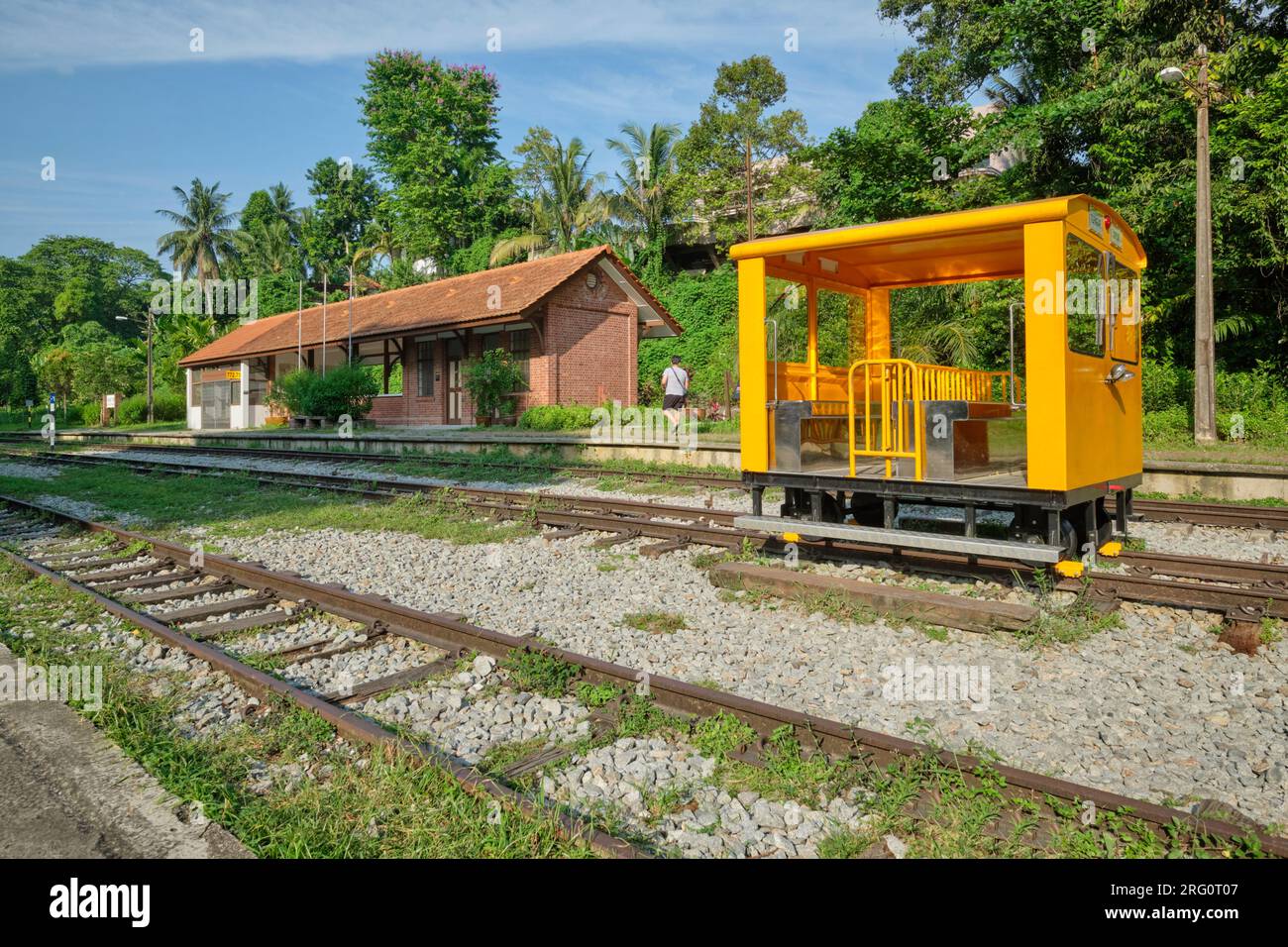 La defunta stazione ferroviaria di Bukit Timah sull'ex rotta ferroviaria per la Malesia, ora parte della cintura verde del corridoio ferroviario che corre lungo il vecchio percorso Foto Stock