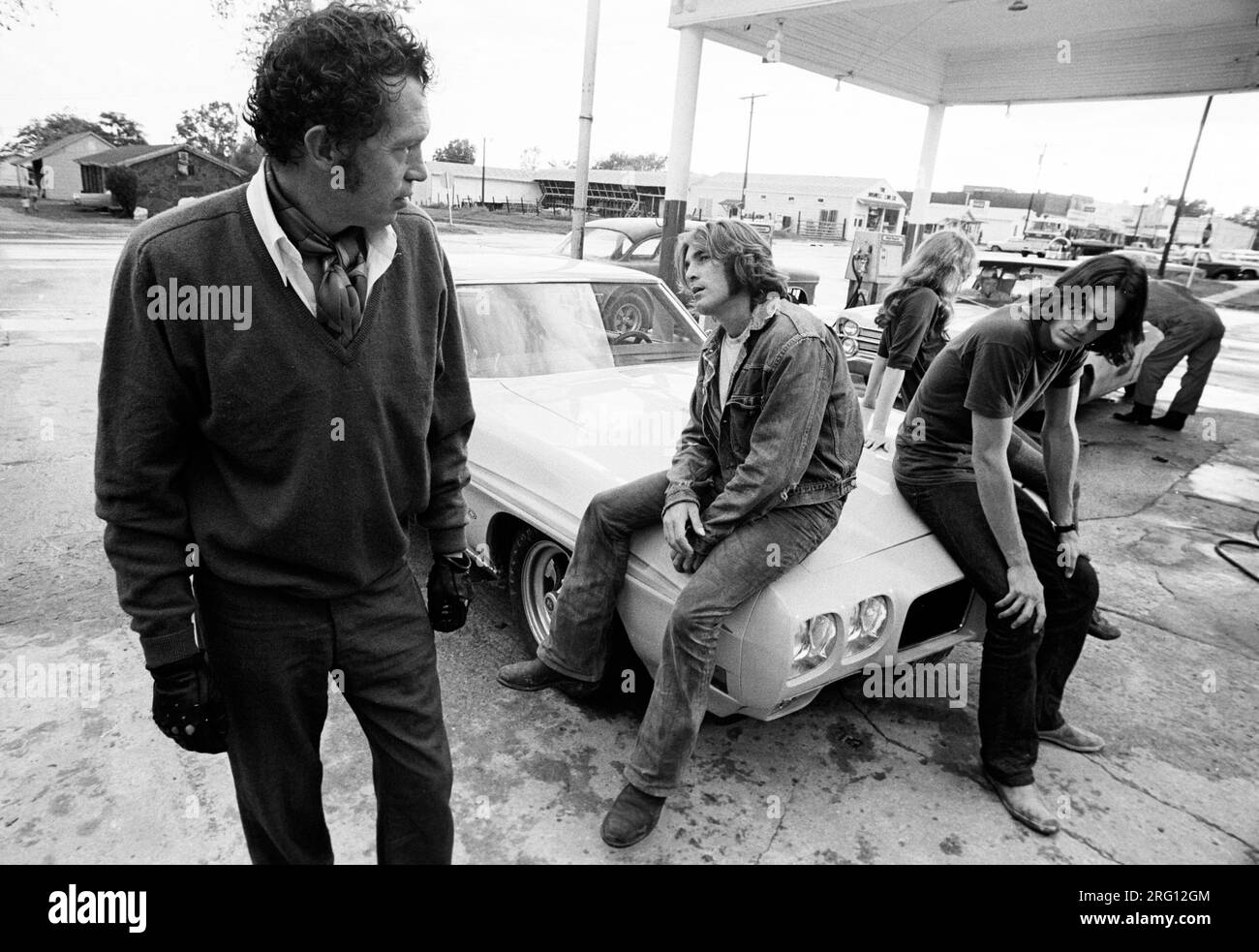 WARREN OATES, JAMES TAYLOR e DENNIS WILSON in TWO-LANE BLACKTOP (1971), diretto da MONTE HELLMAN. Credito: FOTO UNIVERSALI/album Foto Stock