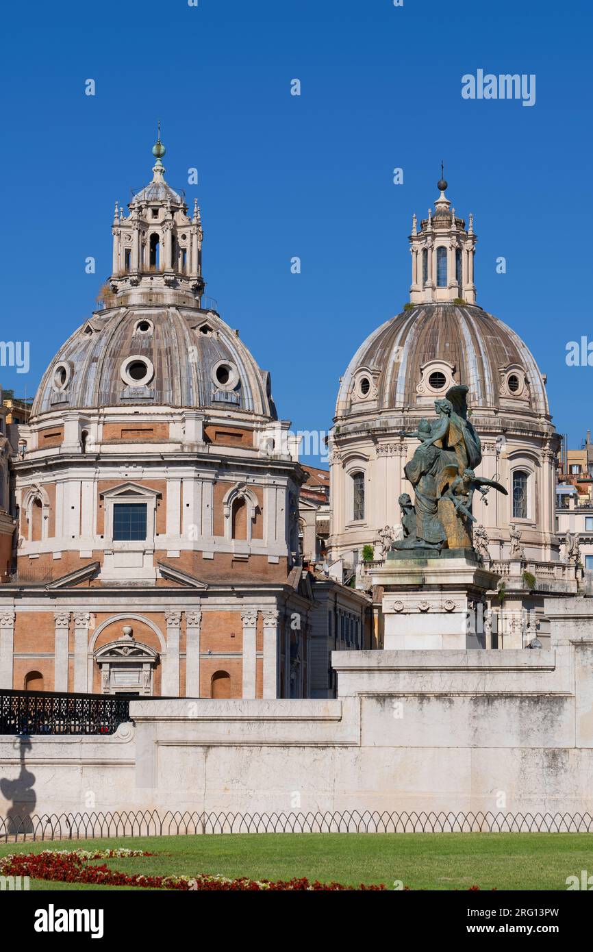 Città di Roma in Italia, Chiesa di Santa Maria di Loreto e Chiesa del Santo Nome di Maria al Foro Traiano Foto Stock