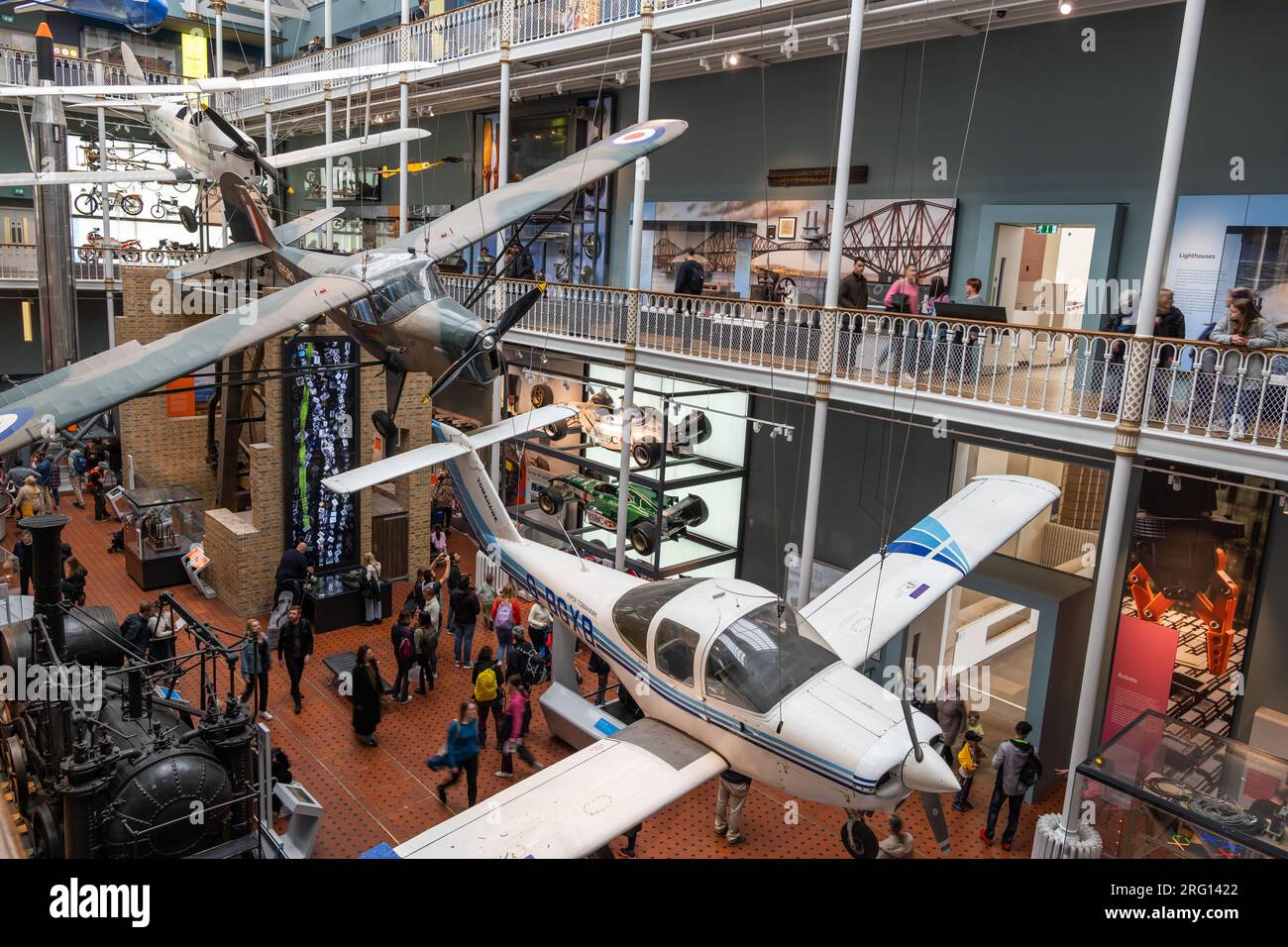 Galleria con aerei nel National Museum of Scotland di Edimburgo, Scozia, Regno Unito. Foto Stock