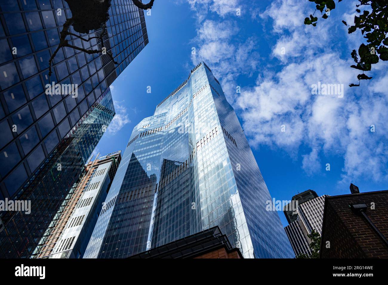 Ammira i famosi grattacieli 8 Bishopsgate, 22 Bishopsgate e la Torre 42 nella City di Londra, Regno Unito Foto Stock
