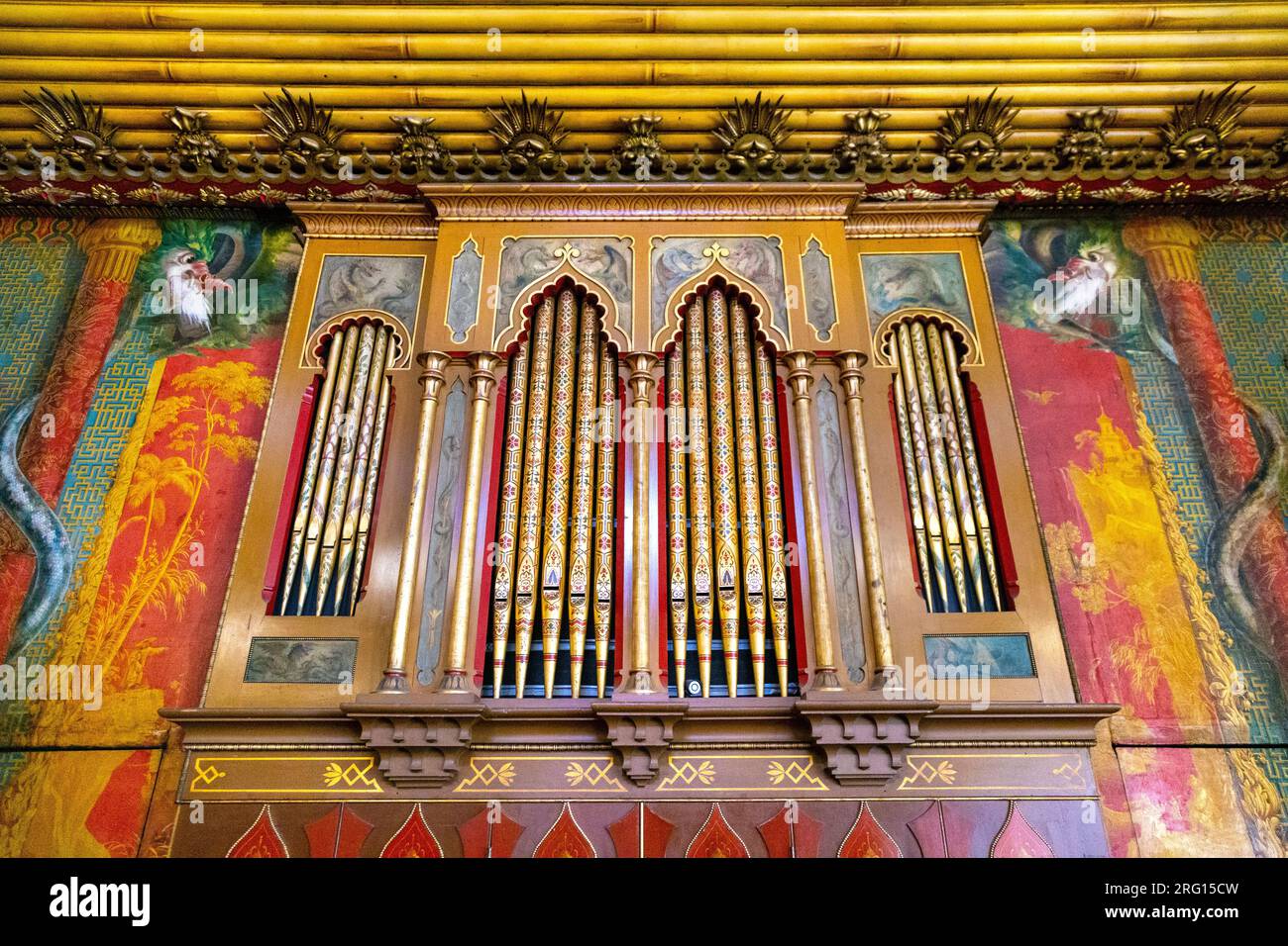 Primo piano dell'organo del 1822 nella Music Room, Royal Pavilion (Brighton Pavilion), Brighton, Inghilterra Foto Stock