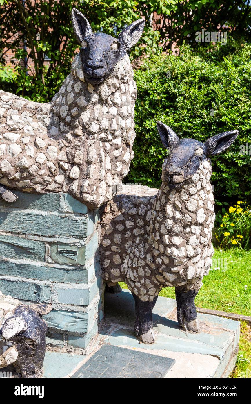 Scultura di maquette "pecora" di Edward Ted Roocroft, Castlefield Urban Heritage Park, Manchester, Inghilterra Foto Stock