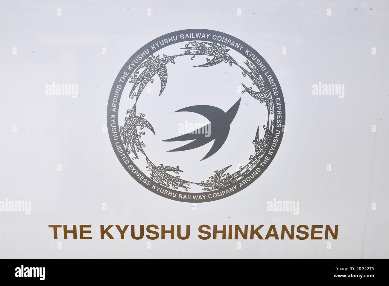 Kyushu Shinkansen, Kyushu Railway Company, logo sul lato del treno; Kyushu, Giappone Foto Stock
