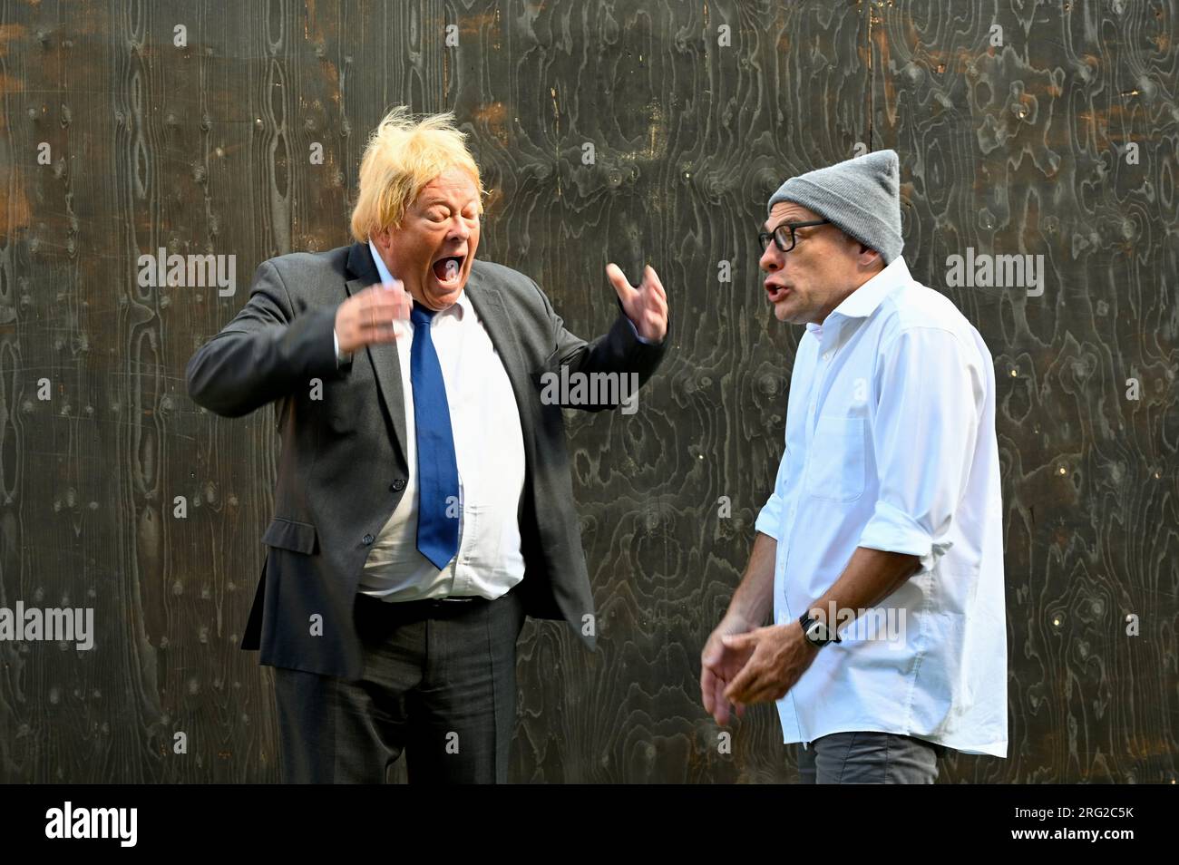 Edimburgo, Scozia, Regno Unito. 7 agosto 2023. Edinburgh Fringe: DOM the Play. Commedia politica e pantomima con Boris Johnson e Dominic Cummings interpretati da Tim Hudson e Chris Porter. Crediti: Craig Brown/Alamy Live News Foto Stock