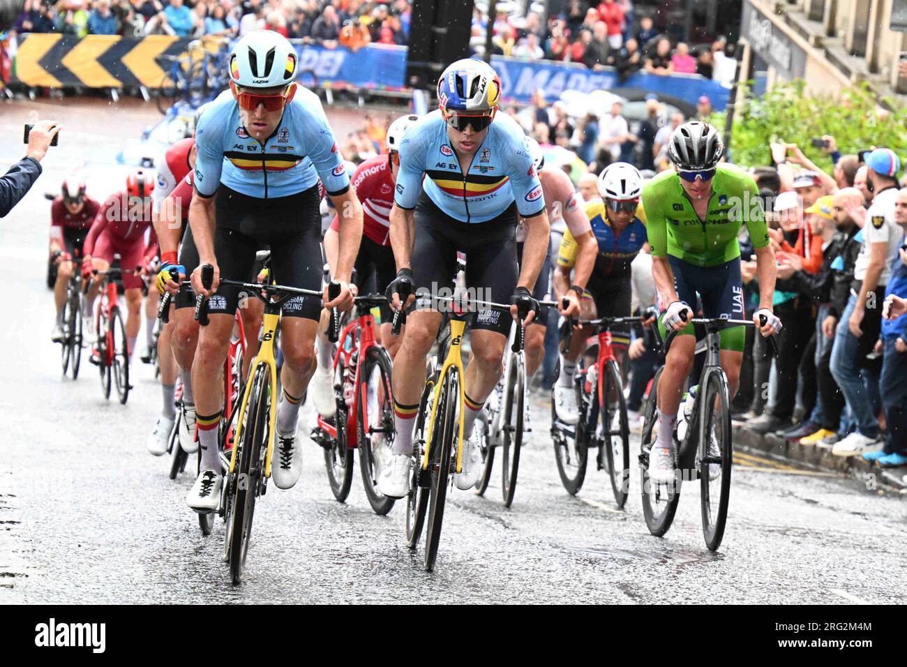 tiesj benoot wout van aert e tadej pogacar alla testa del peloton rimanente in glasgoq Foto Stock