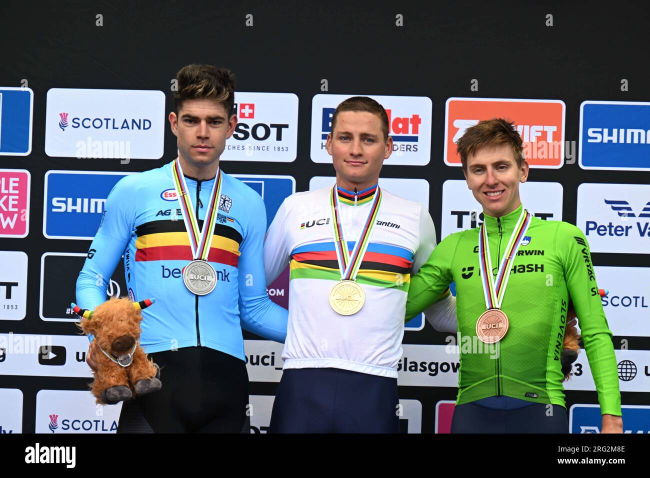 Van Aert del Belgio 2°, Van Der Poel dei Paesi Bassi primo amd Pogacar della Slovenia 3° che podio di superstar Foto Stock