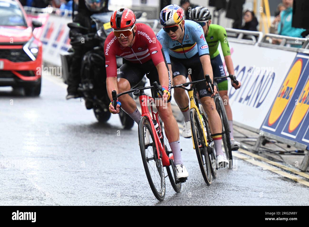 pedersen Danimarca van aert Belgio e Pogacar Slovenia in battaglia per l'argento e il bronzo dopo l'attacco tardivo di van der poels Foto Stock