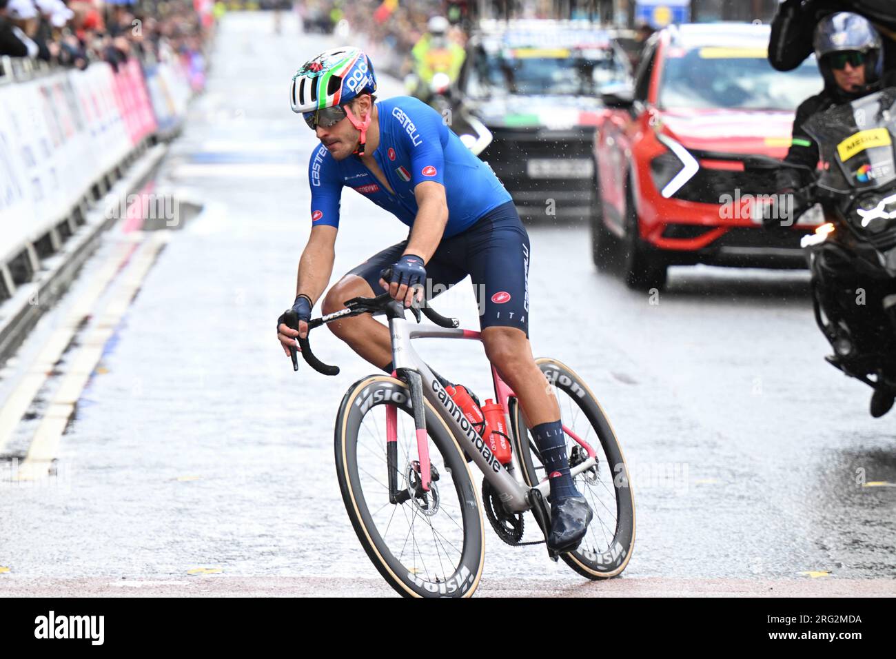 L'italiano Alberto Bettiol ha cercato un tempo per stare da solo sulla strada per Gold, ma è stato catturato e superato dalla top 4 d'élite Foto Stock
