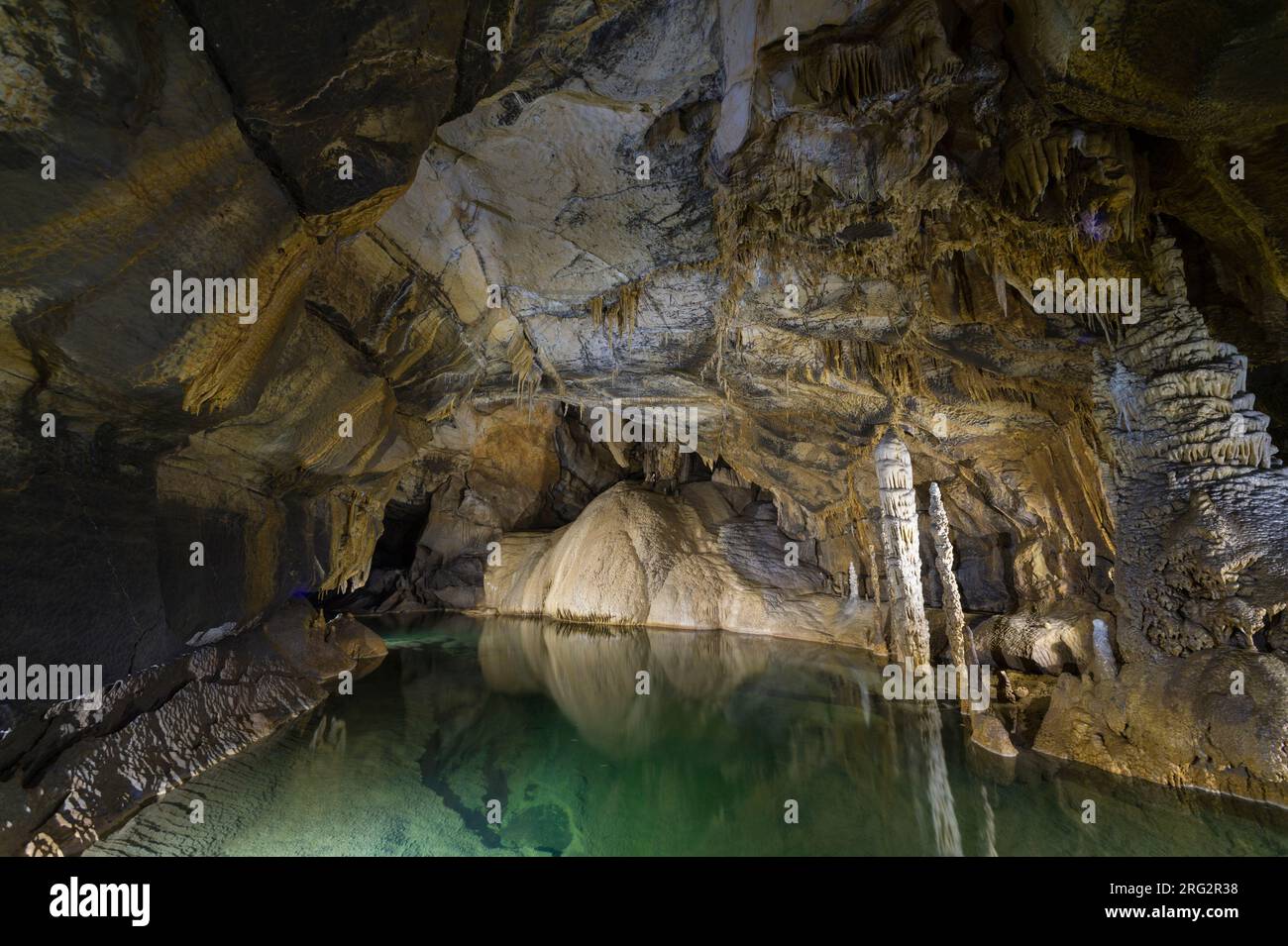 Un lago sotterraneo nella grotta carsica di Krizna Jama. Grahovo, Notranjska, Slovenia Foto Stock