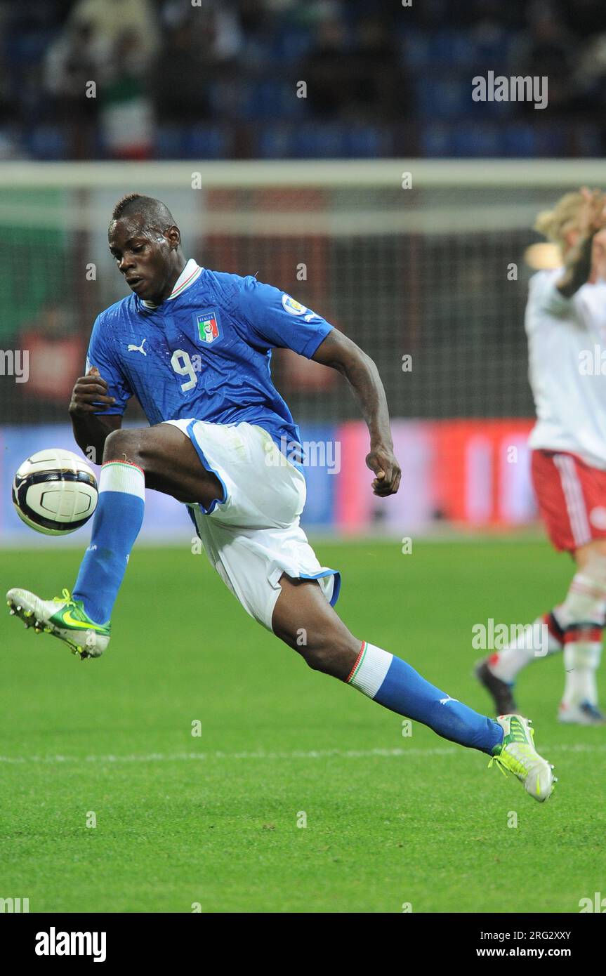 Modena Italia 2012-10-15 : Mario Balotelli giocatore della nazionale  italiana di calcio durante la partita per le qualificazioni ai mondiali 2014,  Italia - Danimarca 3-1 Foto stock - Alamy
