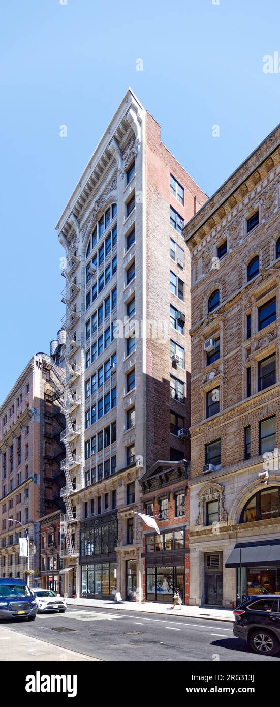 Ladies’ Mile Historic District: Holtz Building, 7 e 20th St., è un loft in stile neorinascimentale noto per le sue finestre ornamentali a battente al secondo piano. Foto Stock