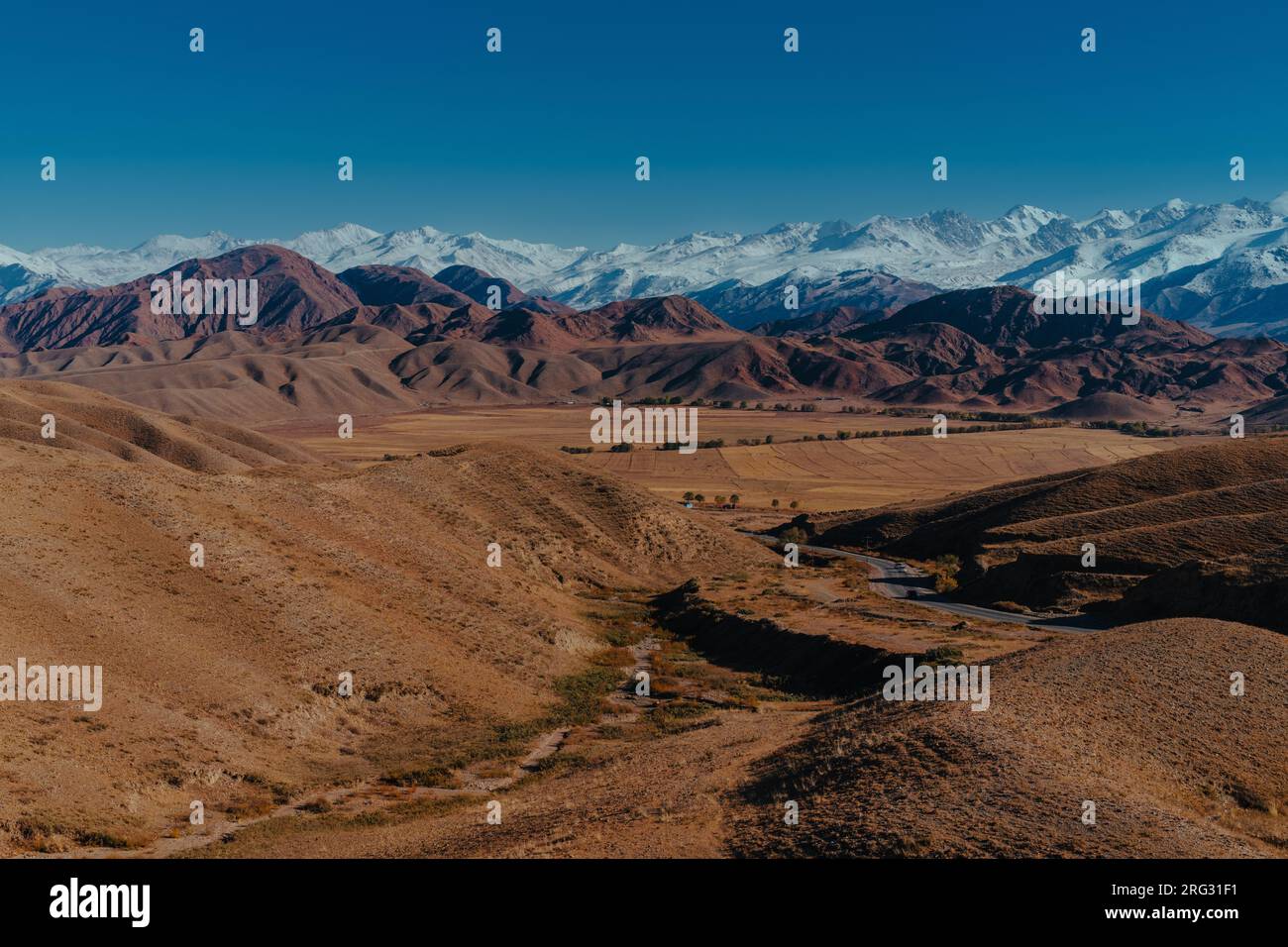 Montagne paesaggio autunnale del Kirghizistan Foto Stock