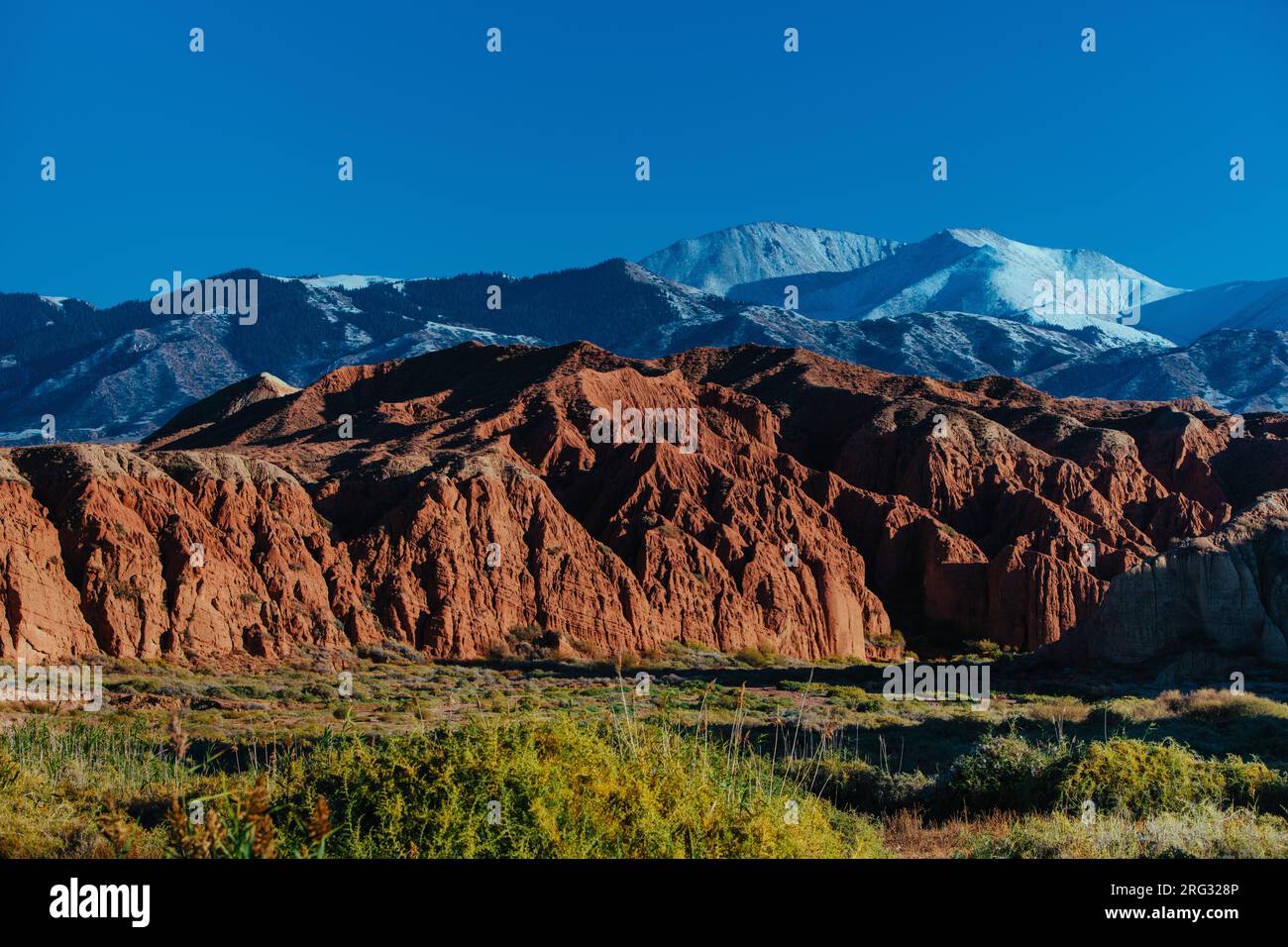 Paesaggio montano autunnale in Kirghizistan Foto Stock