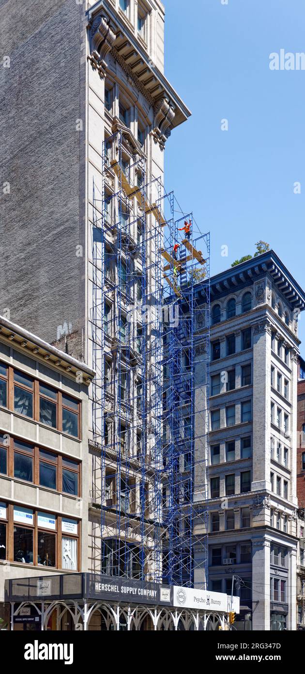 Ladies’ Mile Historic District: Corn Exchange Bank Building, 140 Fifth Avenue, è stato convertito in loft residenziali nel 1977. Foto Stock