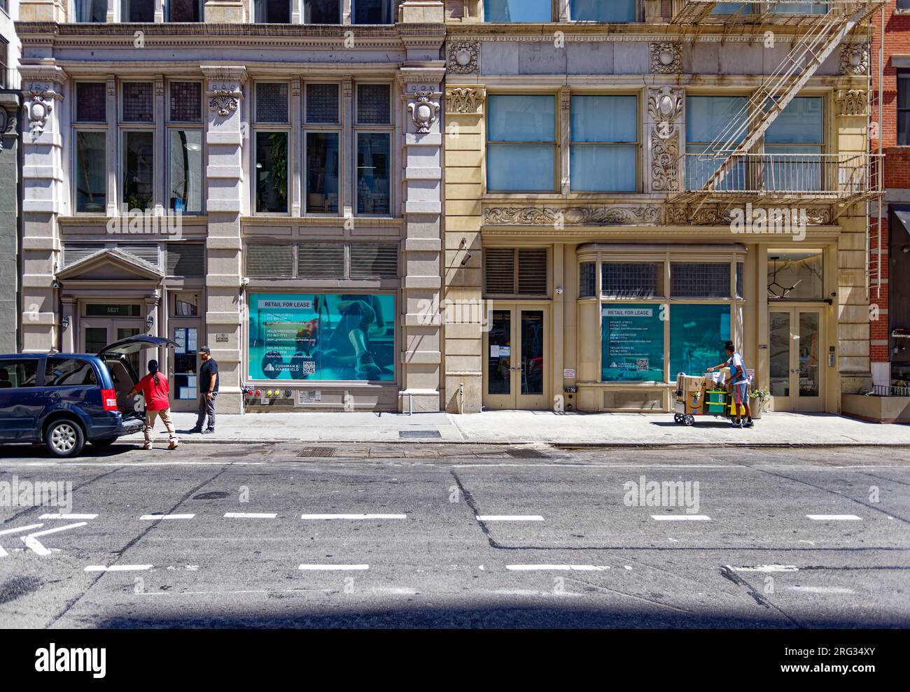 Ladies’ Mile Historic District: 5 & 7 e 17th St. Sono edifici commerciali a loft costruiti nel 1902, progettati da Edwin Wilbur (5) e Moore & Laudsiedel (7). Foto Stock