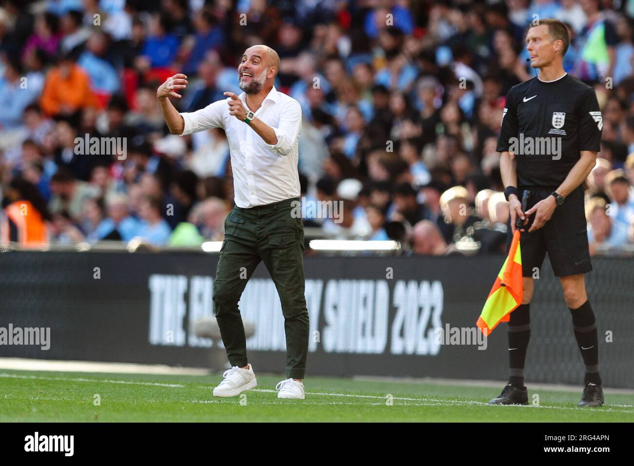LONDRA, Regno Unito - 6 agosto 2023: Il manager del Manchester City Pep Guardiola reagisce durante la partita fa Community Shield tra Arsenal e Manchester City a W Foto Stock