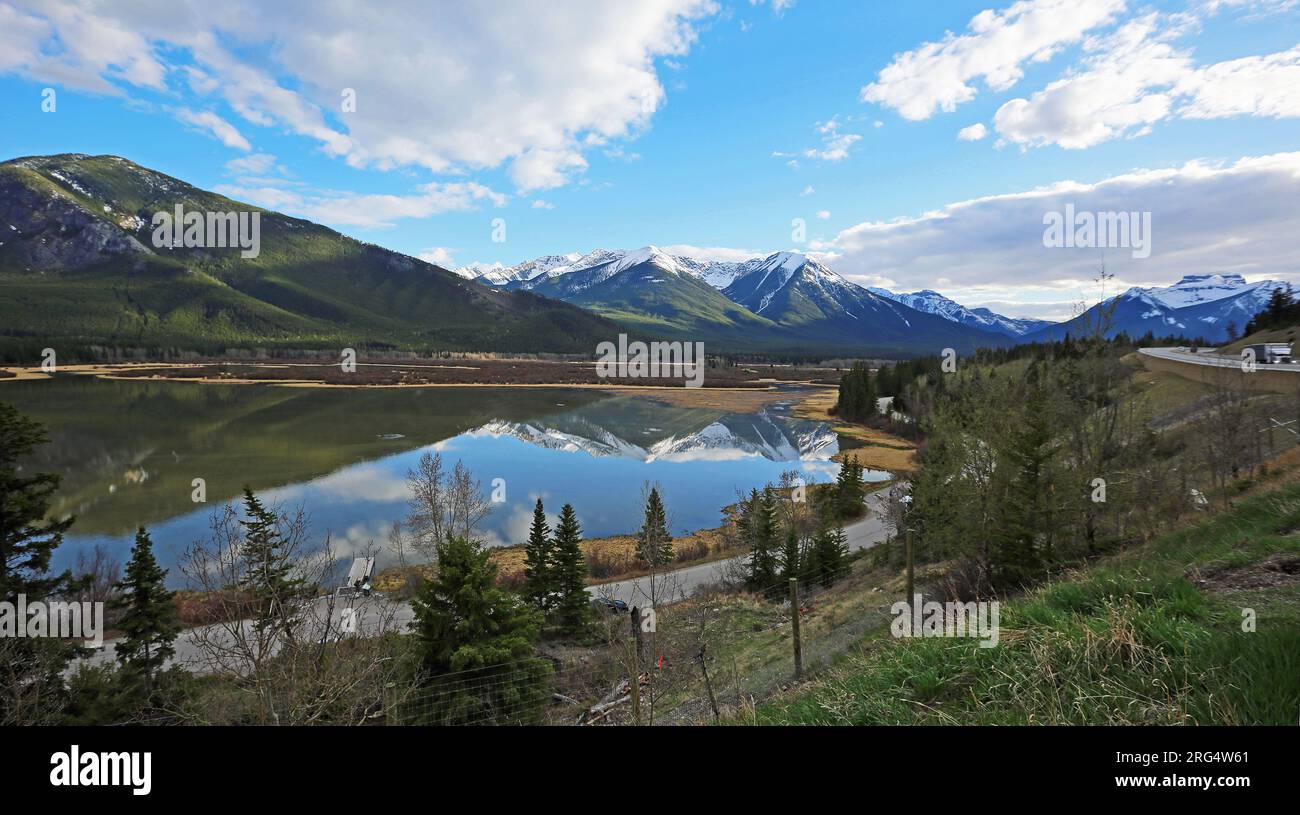 Trans Canada Highway sul lago Vermilion, Canada Foto Stock