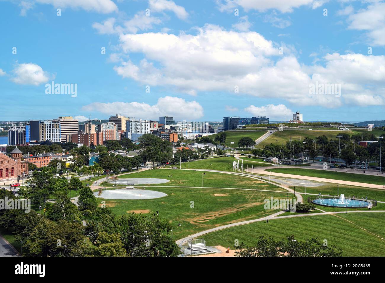 Vista aerea che si affaccia su Halifax Commons e con la Cittadella di Halifax e gli edifici del centro cittadino sullo sfondo. Foto Stock