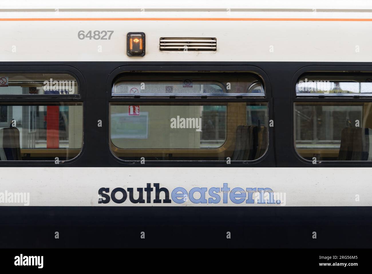 Londra, Regno Unito - 29 luglio 2023; treno sud-orientale con nome e logo sulla carrozza Foto Stock