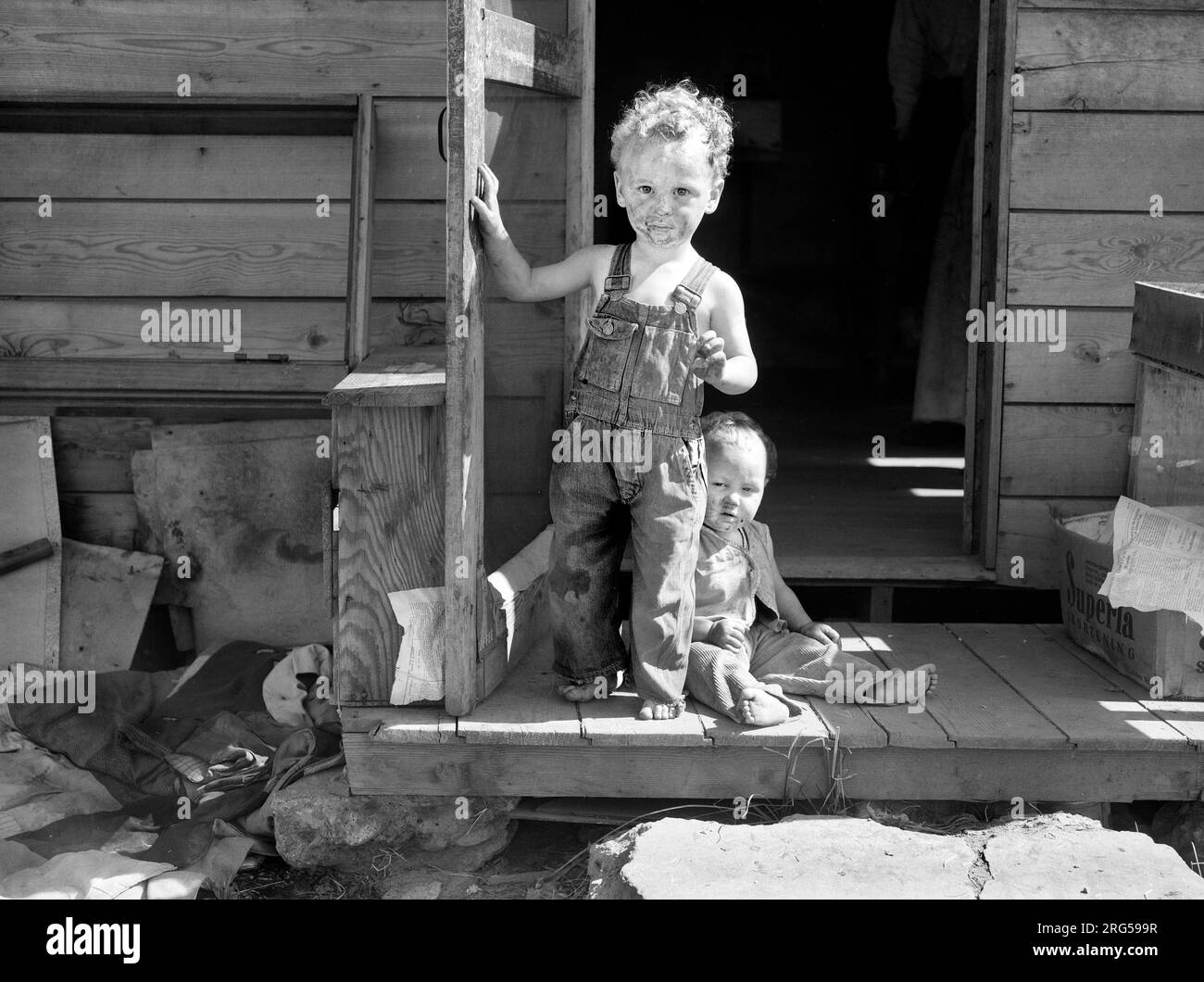 Figli di un lavoratore di frutta migrante, Yakima, Washington, USA, Arthur Rothstein, STATI UNITI Farm Security Administration, luglio 1936 Foto Stock