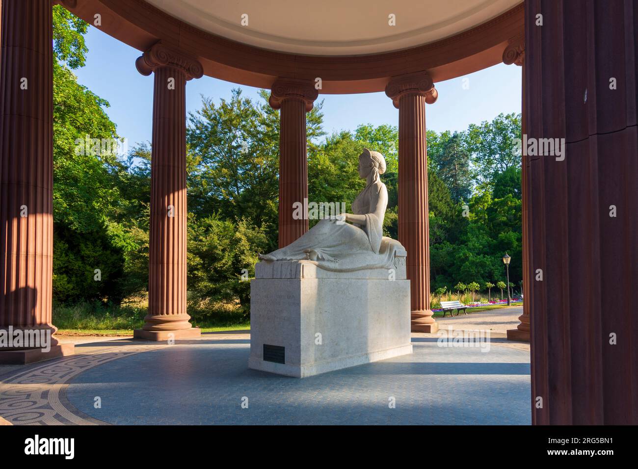 Bad Homburg vor der Höhe: parco Kurpark, fontana Elisabethenbrunnen con monopteri a Taunus, Assia, Assia, Germania Foto Stock