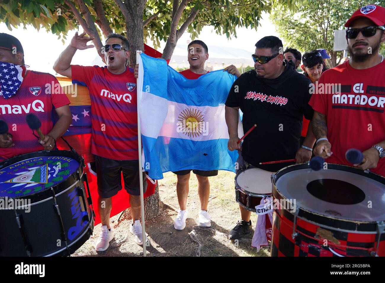 Frisco, Stati Uniti. 6 agosto 2023. 6 agosto 2023, Frisco, Texas, Stati Uniti: Le persone si riuniscono per chiudere ore prima della partita della Leagues Cup tra FC Dallas e Inter Miami giocata al Toyota Stadium domenica 6 agosto 2023 a Frisco, Texas, Stati Uniti (foto di Javier Vicencio/Eyepix Group) credito: Eyepix Group/Alamy Live News Foto Stock